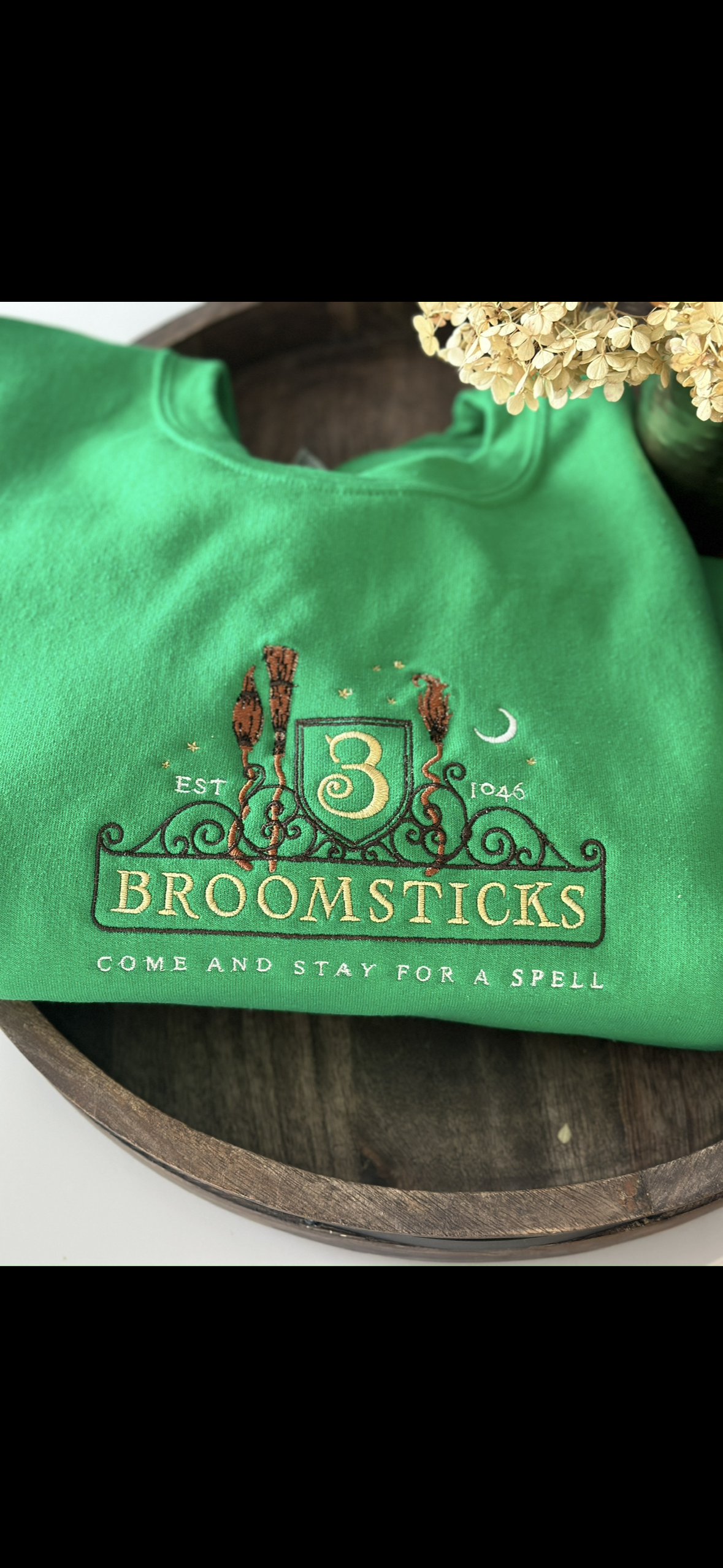 HP 3 broomsticks wizarding world embroidered shirt